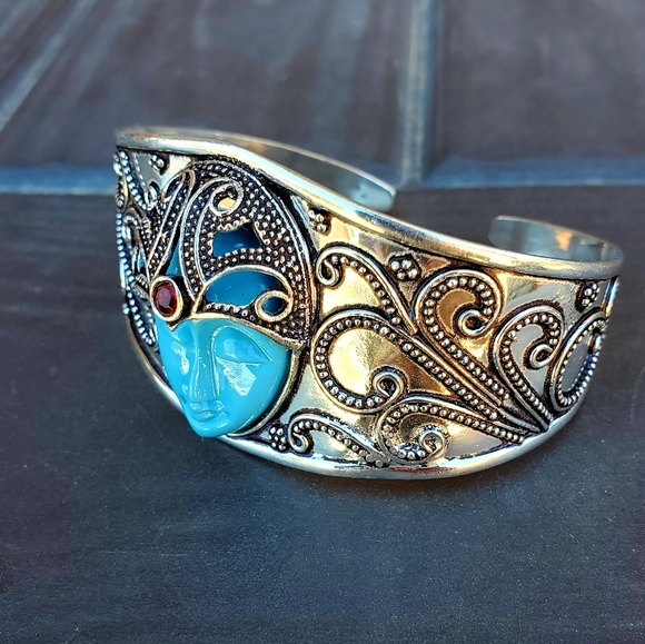 New Carved Goddess Face Garnet Silver Bracelet. - Picture 6 of 8